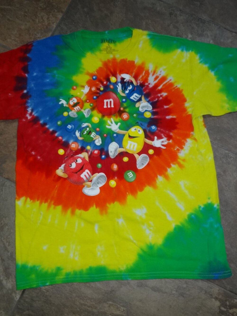 M&M’s Tie Dye Rainbow Swirl Candy Characters Graphic T-Shirt Youth XL Cotton